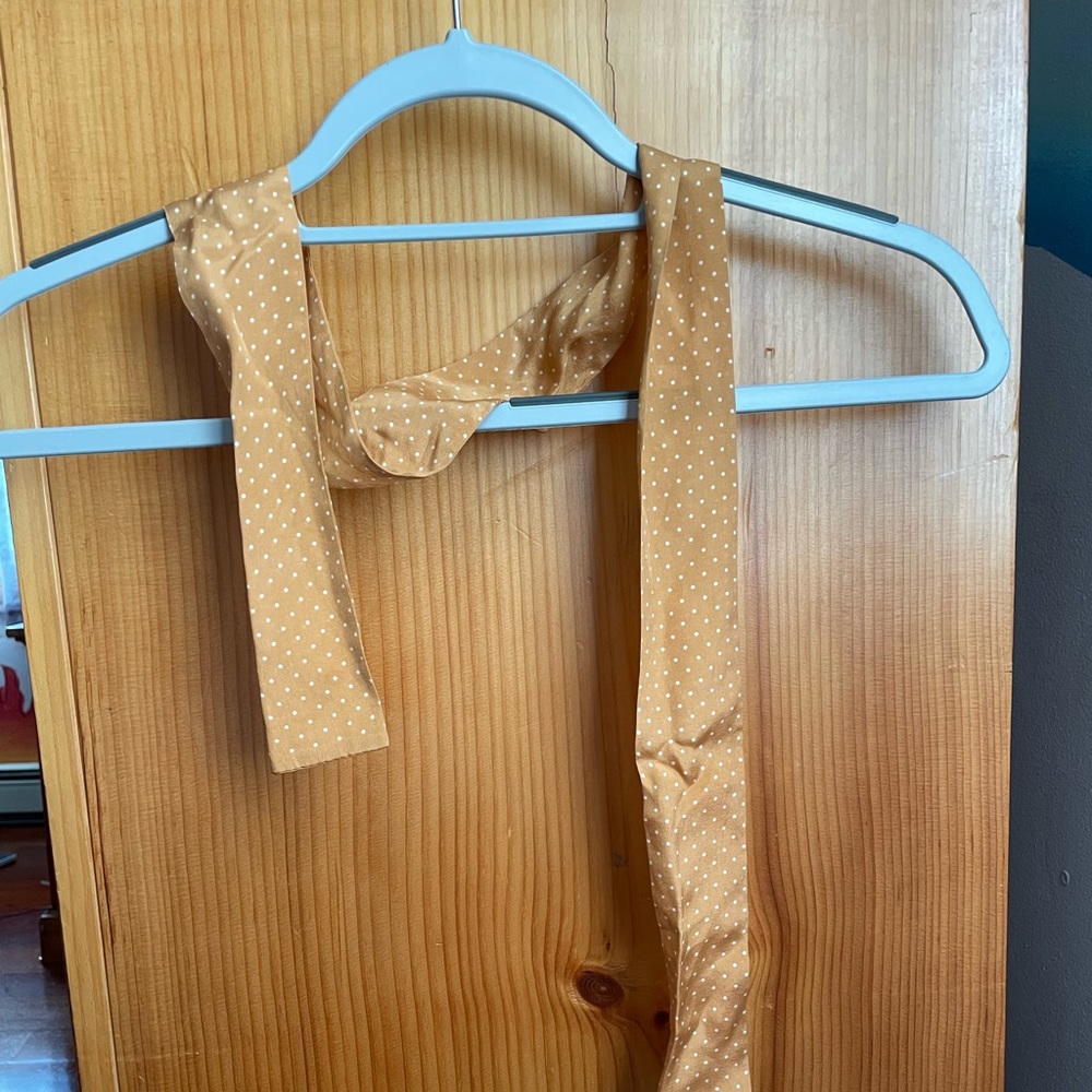 A neck scarf